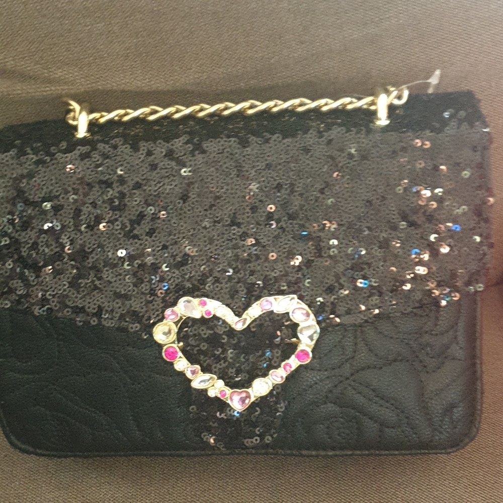 betsey johnson heart black crossbody!